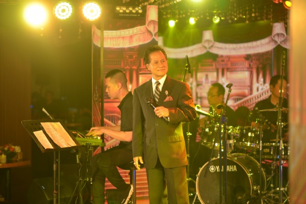 MINISHOW DANH CA HẢI NGOẠI CHẾ LINH - 